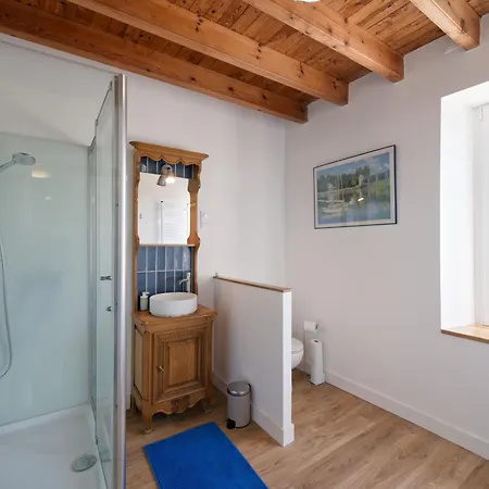 Maison De Louise Nyaraló *